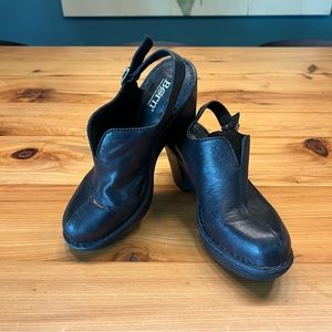 Born Women’s Size 8 Black Wedge Clogs